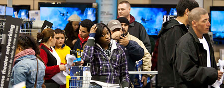 Customers stand in line at a Best Buy store in Pineville, North Carolina November 25, 2011  (Chris Keane/Reuters)
