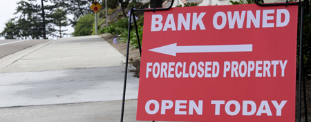 Neighborhood bank foreclosure (ThinkStock)