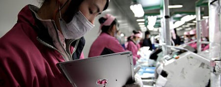 Workers assemble iPads inside a Chinese factory. (ABC News)