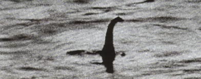 Fotografía del supuesto monstruo del Lago Ness tomada el 19 de abril de 1934. (AP)