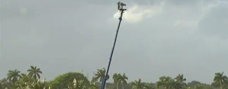 A crane cameraman high above the Doral Open (Y! Sports screengrab)