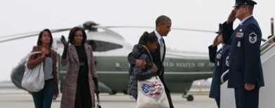 Obama dan keluarga kembali ke Washington DC (Foto: Reuters/Jason Reed)