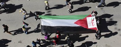 Warga Palestina di Hebron bergembira menyambut keputusan PBB (Reuters/Ammar Awad)
