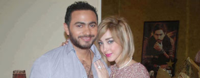 بسمة بوسيل مع زوجها نجم الغناء تامر حسني