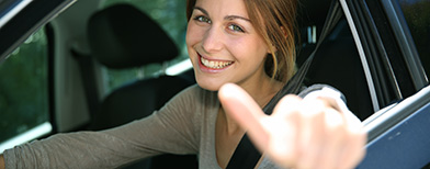 Woman in car (Fotolia)
