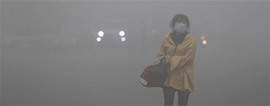 Woman walks in Harbin in the smog (AFP)