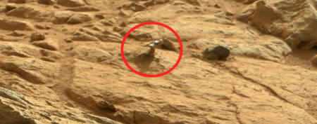 Weird 'hood ornament' found on Mars (Space.com)