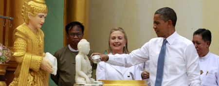President Barack Obama and Secretary of State Hillary Clinton tour the Shwedagon Pagoda in Yangon November 19, 2012. (REUTERS/Jason Reed)