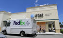 FedEx loses $2 billion, warns of headwinds in coming year