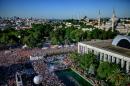 Huge crowd flocks to Istanbul mayor inauguration