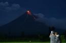 90,000 flee Philippine volcano stretching relief camps