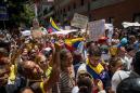 La Policía venezolana impide marcha de trabajadores de la salud a la sede del Gobierno