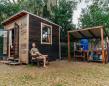 Ambientalista construye una casa ecológica por solo 1,500 dólares