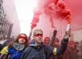Thousands rally in Kiev to protest autonomy plan for eastern Ukraine