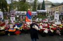 Wary Armenians and Azerbaijanis watch war from Moscow