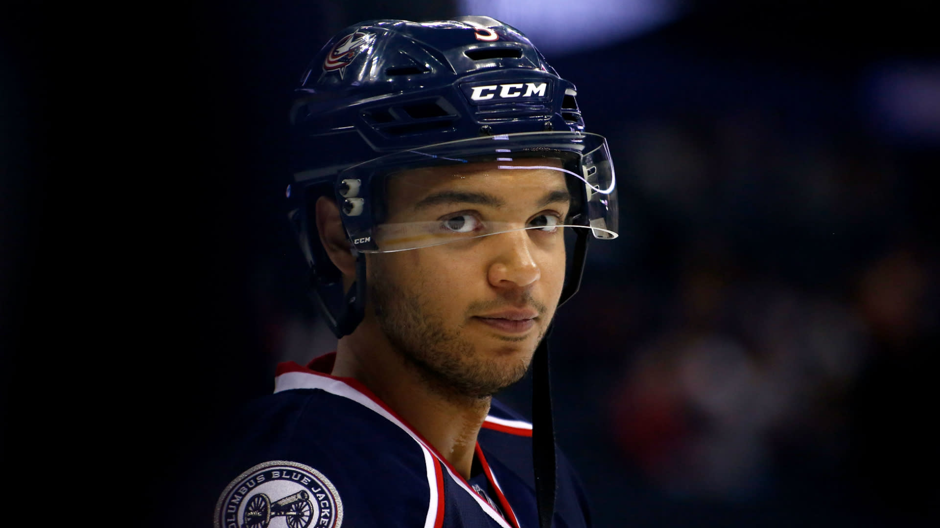 Blue Jackets, Blackhawks extend streaks