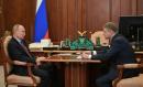 Putin makes Kremlin appearance as virus restrictions ease